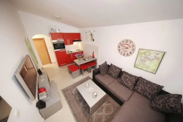 Iris Apartman *