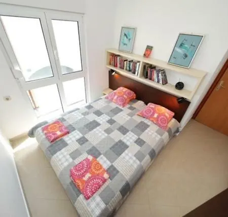 Iris Apartment *